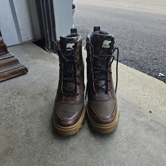 Sorel Brown and Tan Heeled Boots - Picture 2 of 7